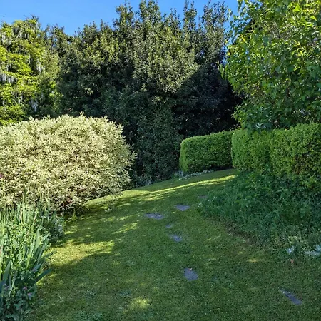 Hébergement de vacances Elegant Lakeview Retreat With Garden Just 5 Minutes From Varenna *